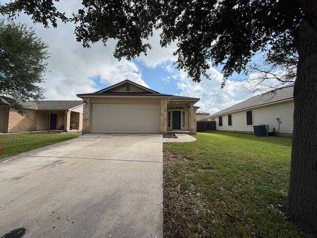 Primary Photo - Beautiful 3-bed 2-Bath home in Avery Park ...