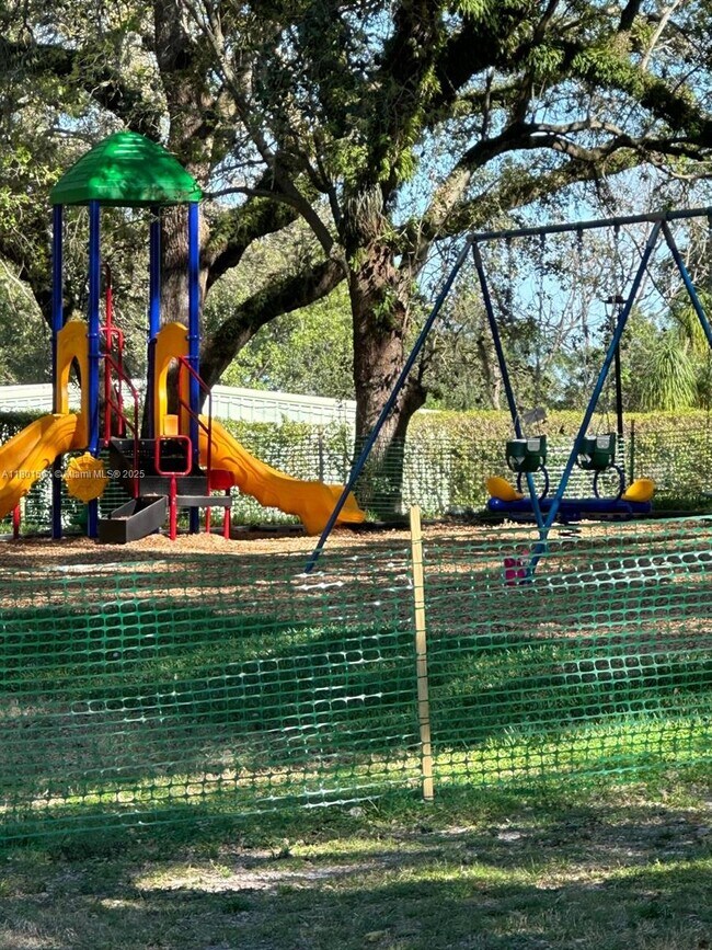 Building Photo - 9410 Live Oak Pl