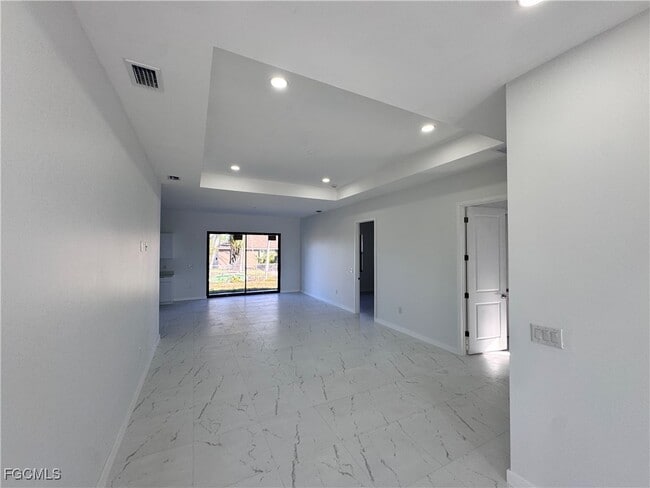 Building Photo - 1027 Kismet Pkwy W