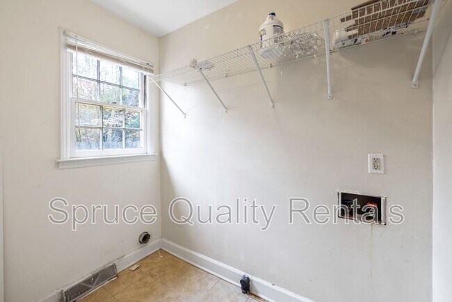 Building Photo - 5215 Peppercorn St