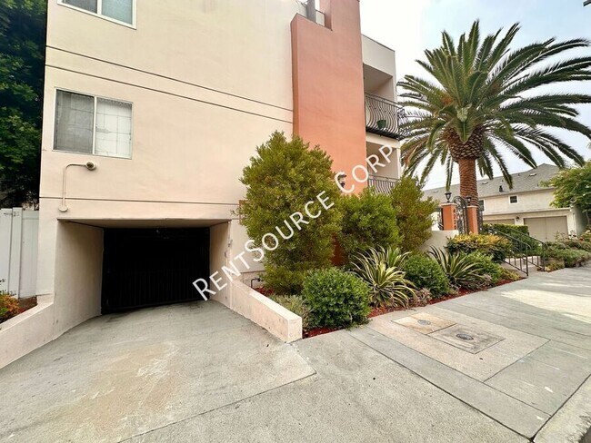 Building Photo - 4220 Fair Ave