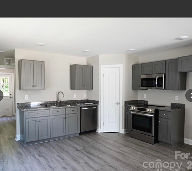 Building Photo - 385 Harrel St