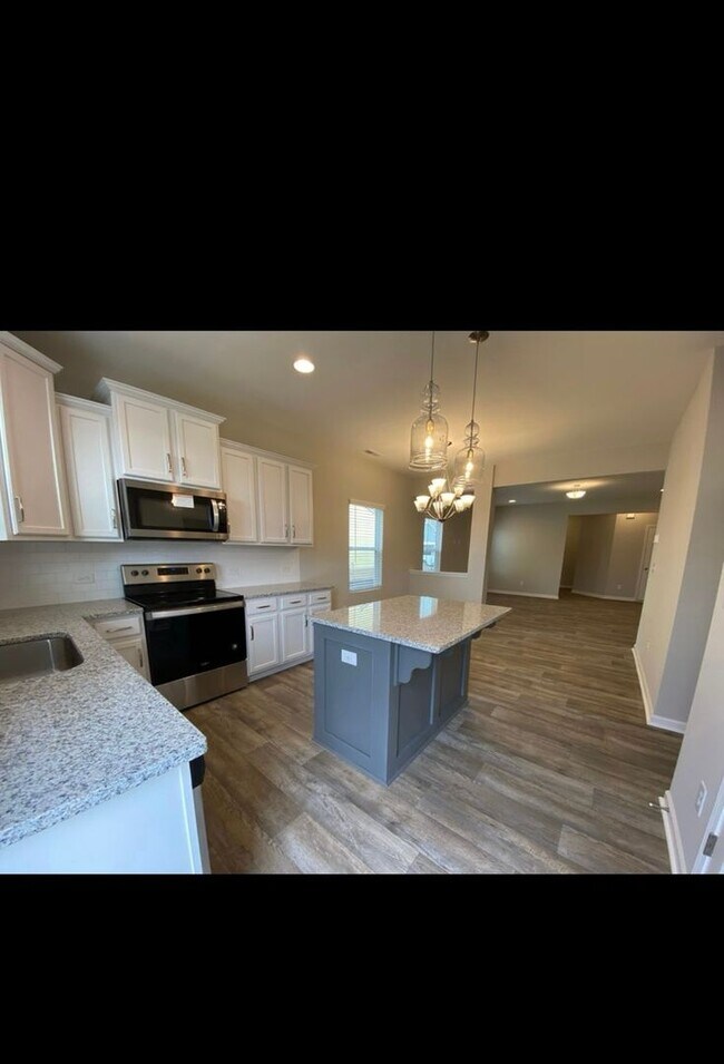 Building Photo - Charming 3BR House in Charlotte