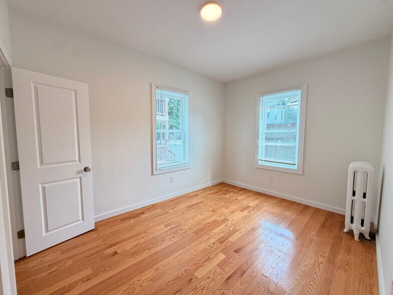 Building Photo - 74 Mora St