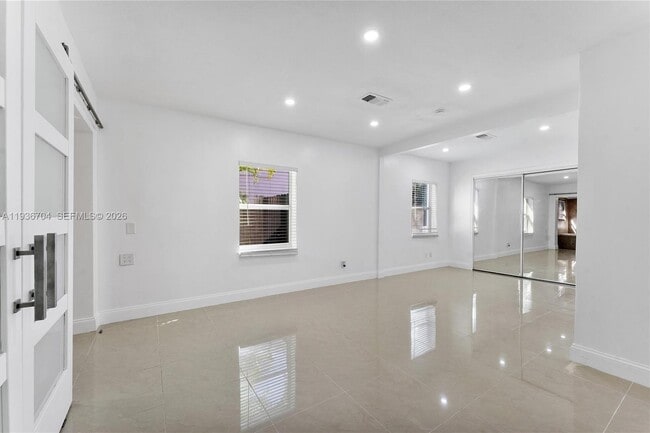 Building Photo - 300 SW 11th Ct