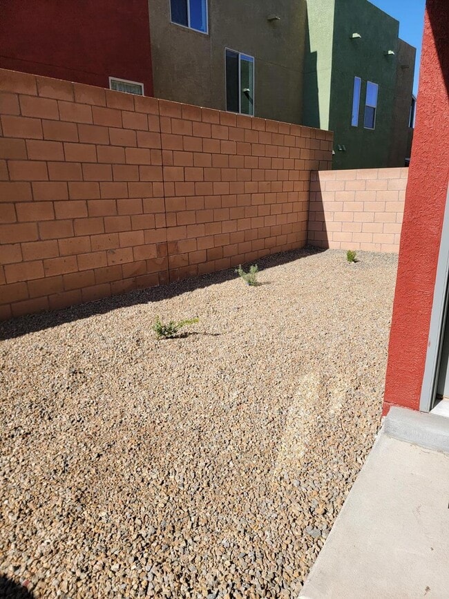 Building Photo - 1513 Borrego Dr SE