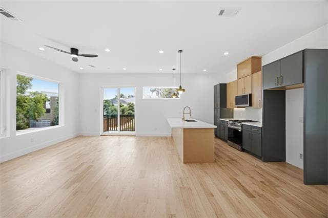 Building Photo - 4605 Belmont Ave