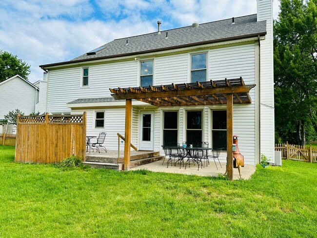 Building Photo - {15031} Charming Two Story Home + Huge, Fenced Yard + Cul de Sac