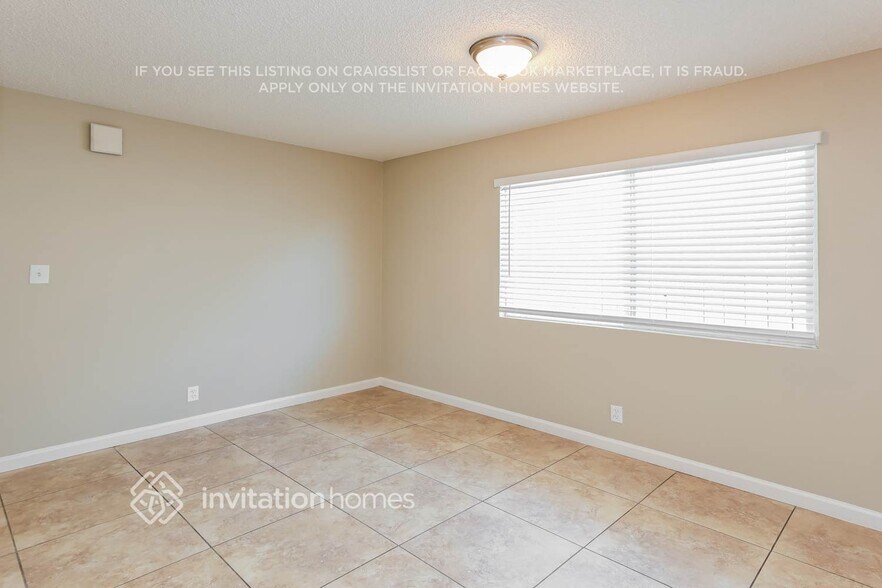 Building Photo - 525 Falcon Dr