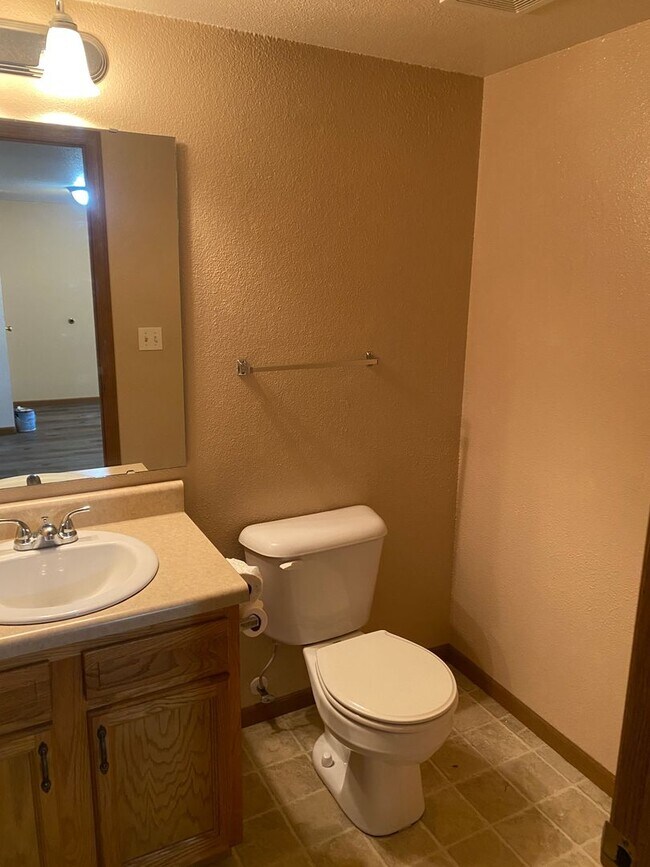 Building Photo - 16758 Huntington Ln