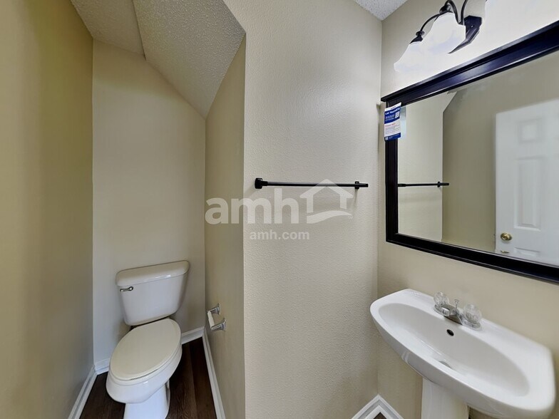 Building Photo - 2940 Hearthside Dr