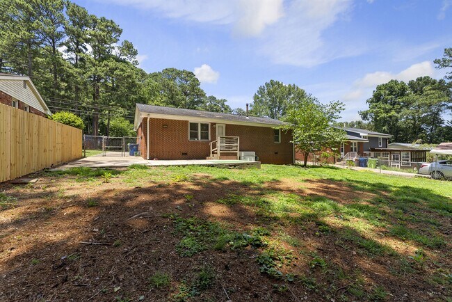 Building Photo - 2808 Bardwell Rd