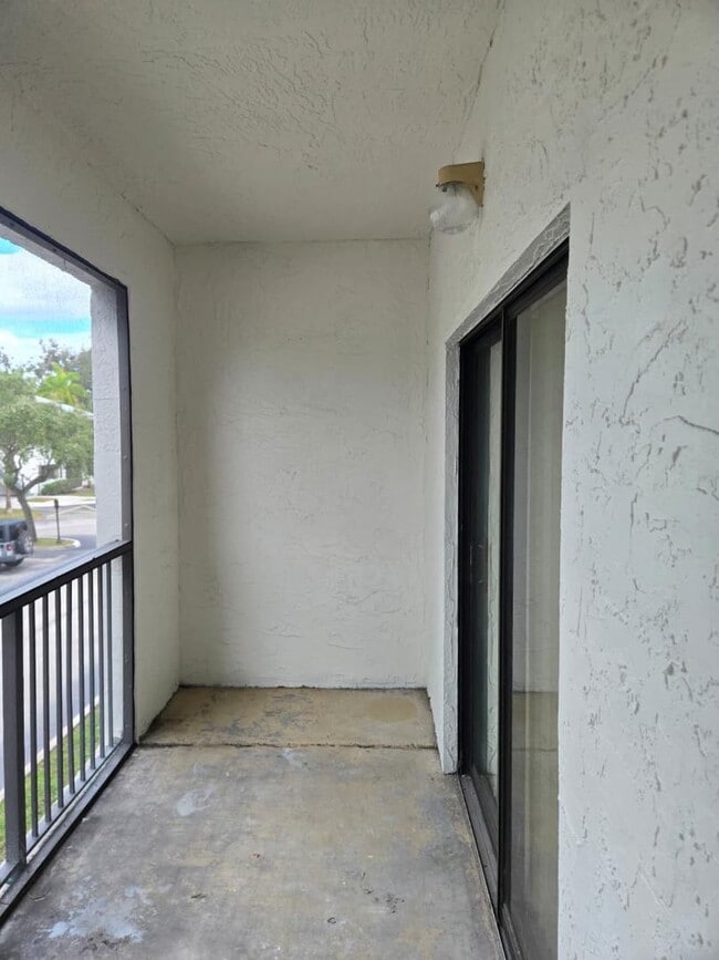 Building Photo - 2445 SW 18th Terrace