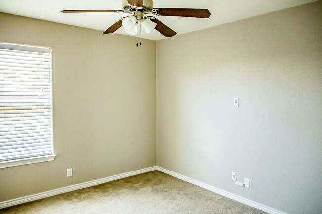 Building Photo - For Lease – $2,100/month | $2,250 Security...
