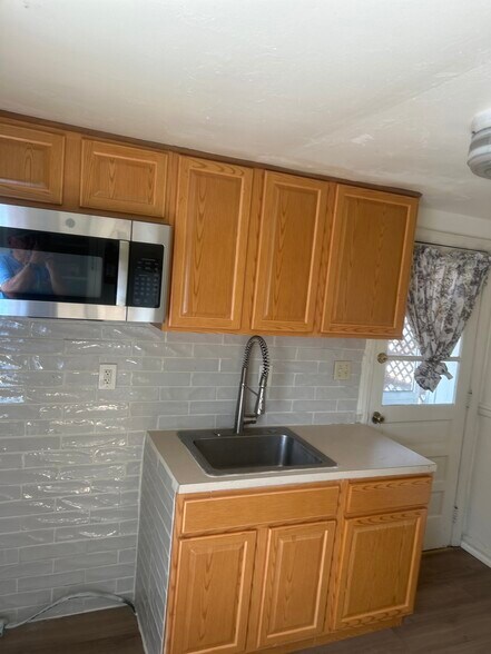Kitchen - 263 N York St