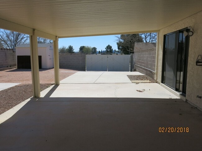 Building Photo - 4 bed, 2 bath, 2 car garage . Boulder City RV parking