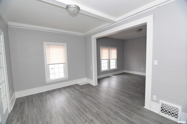 Building Photo - 1124 18th Ave