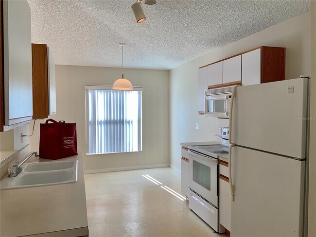Building Photo - 3087 Blaine Cir