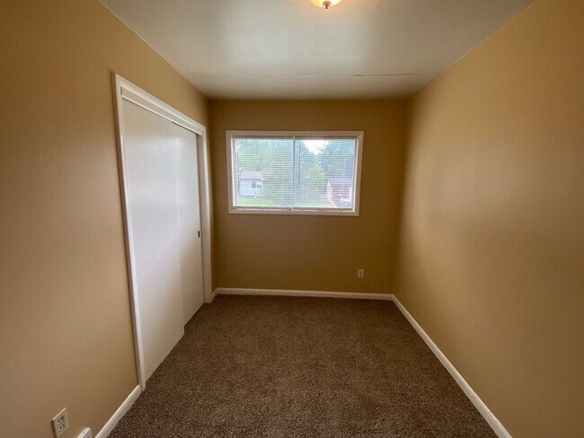 Building Photo - 648 Pawnee Ave