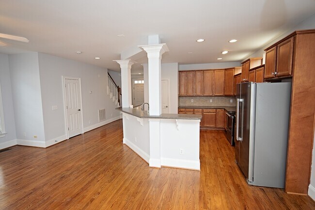 Building Photo - 856 Harborside Ln