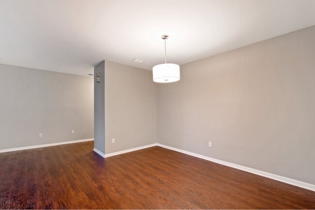 Building Photo - 130 Jamestown Rd