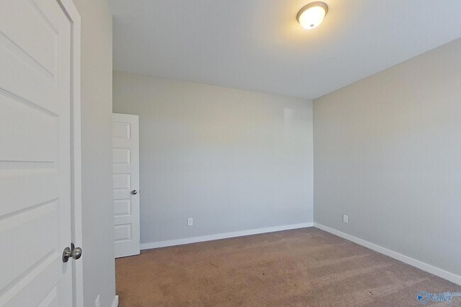 Building Photo - 204 White Oak Cir