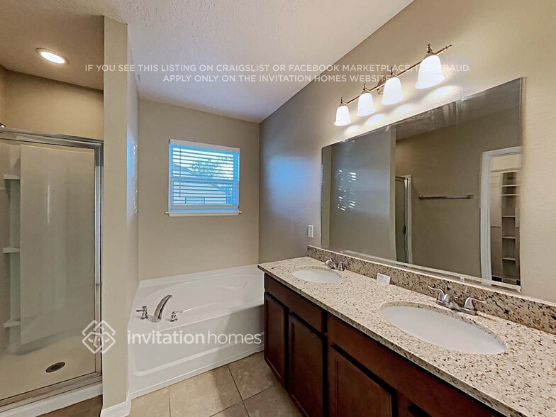 Building Photo - 942 Grapewood St