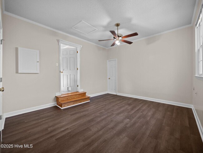 Building Photo - 101 Quality Ln