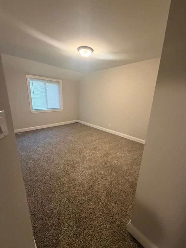 Building Photo - Available Now in Govans! 3Br 1.5 Bath