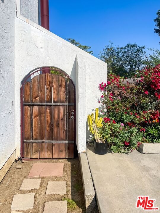 Building Photo - 844 Maltman Ave