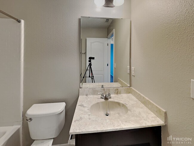 Building Photo - 509 Kestrel Dr