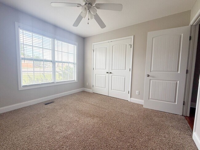 Building Photo - Pet-Friendly One-Level Home with Fenced Yard, Garage & Stainless Steel Appliances