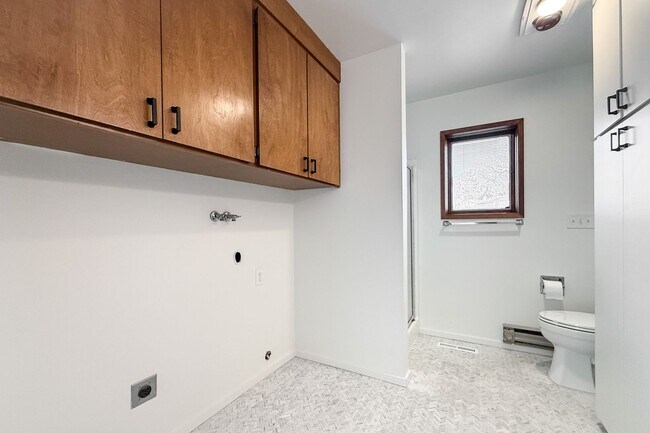 Building Photo - ** $500 OFF FIRST MONTH ** Riverfront 3-Bedroom Historical Richland Home