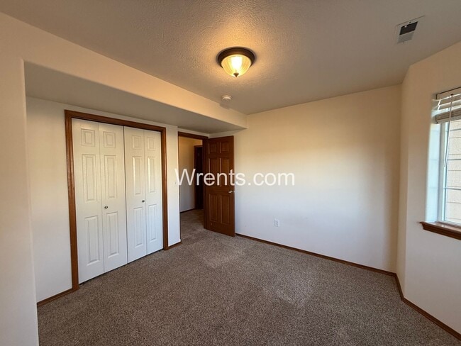 Building Photo - Beautiful 5-mile prairie home! Available now!