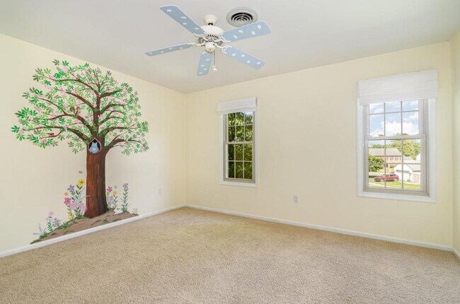 Building Photo - 8 Bracken Ct