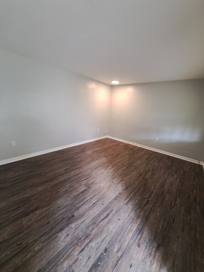 Building Photo - 517 Brinwood Ave