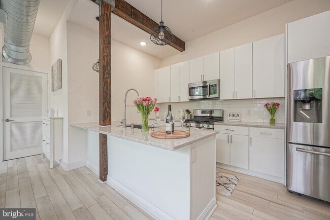 Building Photo - 1508 N Mascher St