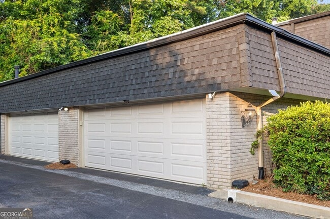 Building Photo - 5170 Chemin De Vie NE