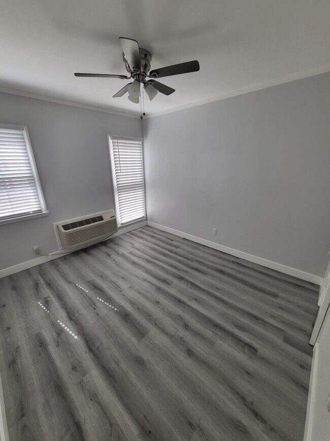 Building Photo - Completely Remodeled 1 bedroom 1 bath in D...