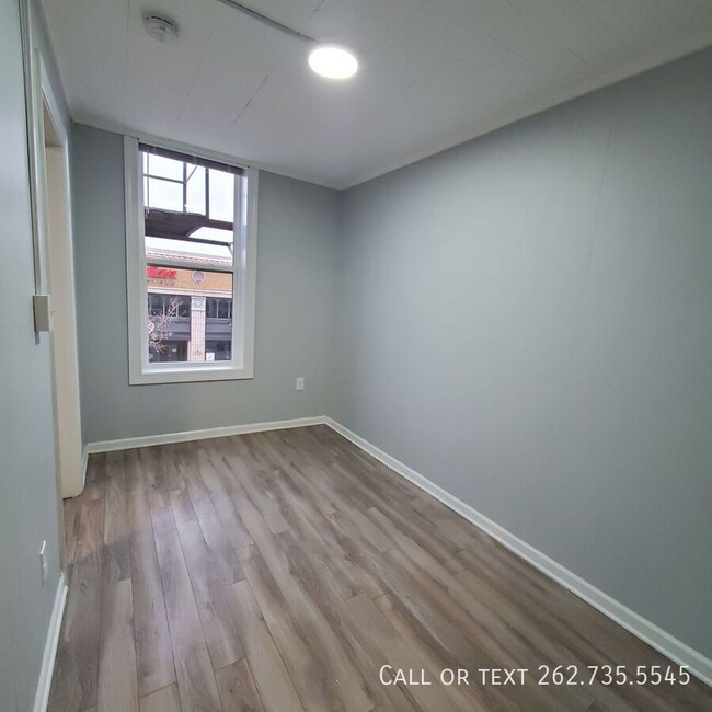 Building Photo - Freshly Updated 1 Bed 1 Bath Apartment in ...