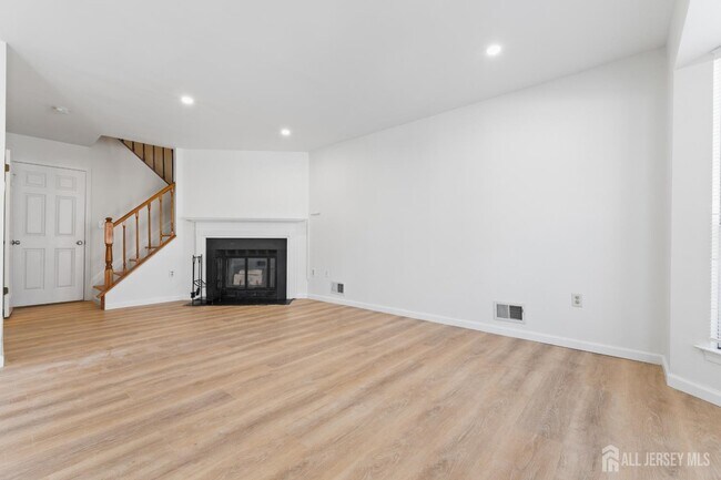 Building Photo - 195 Darwin Ln