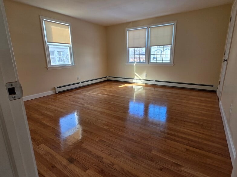 Building Photo - 19 Goodwin Pl