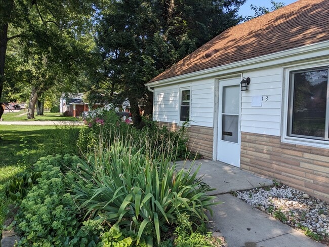 Building Photo - 9703 Wilkie St
