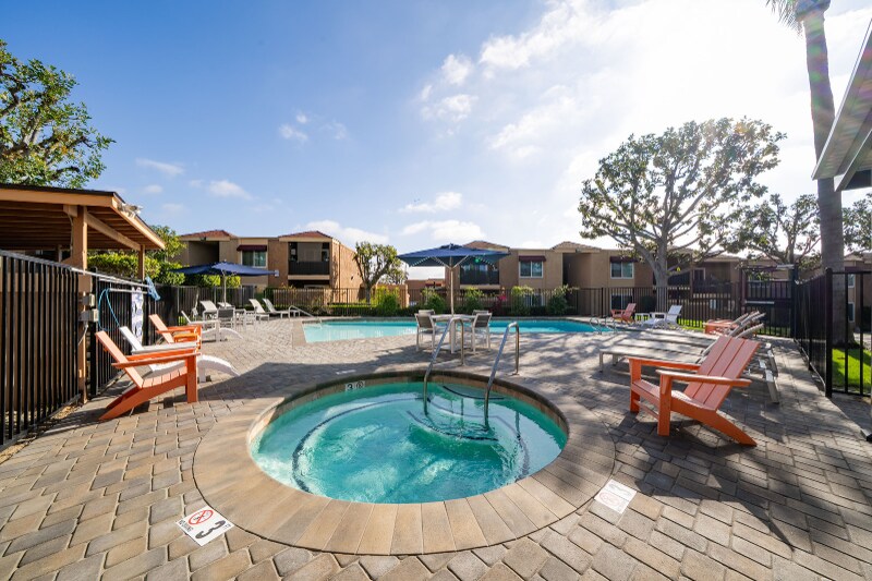 Building Photo - 1440 Oak Dr