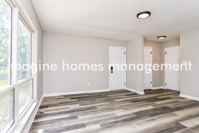 Building Photo - Pet-Friendly 3 Bedroom Home in Ballwin