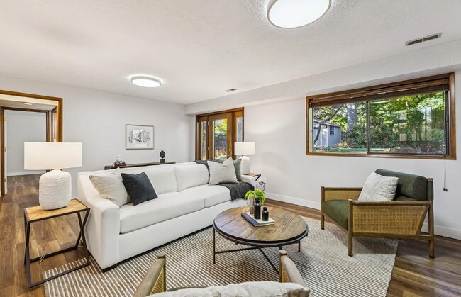 Building Photo - 2583 Pimlico Dr