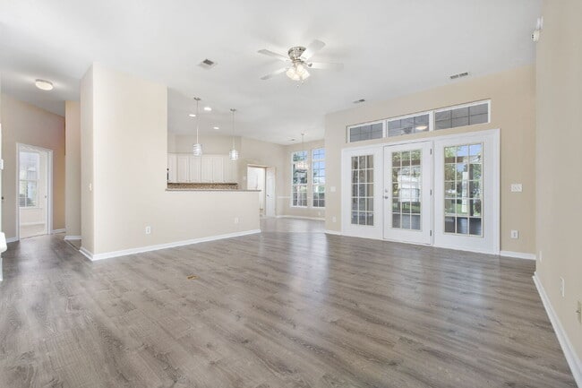 Building Photo - Coastal Living in a Quiet Community