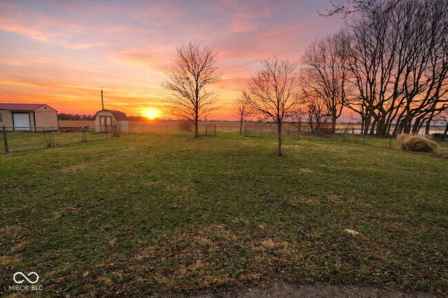 Building Photo - 2183 S Fairview Dr