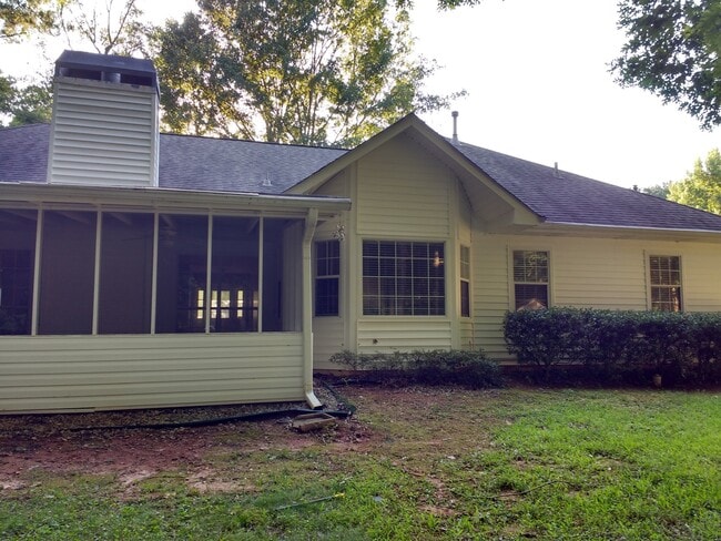 Building Photo - 385 Burch Rd