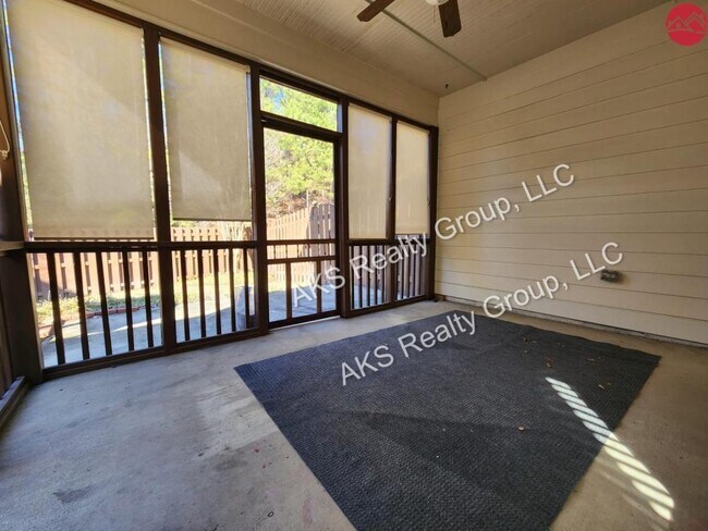 Building Photo - 4613 Riverview Dr